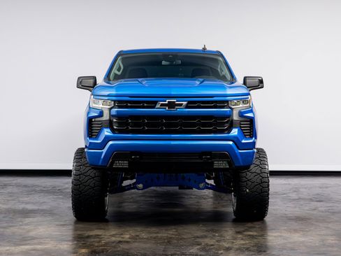 Used 2023 Chevrolet Silverado 1500 RST AWD/4WD image 2