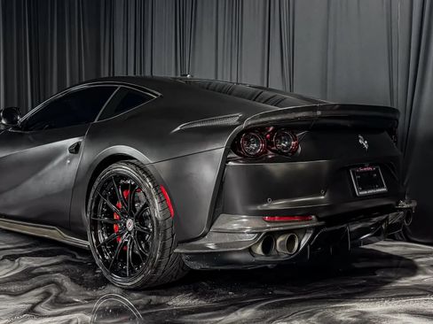 Used 2019 Ferrari 812 Superfast RWD image 9
