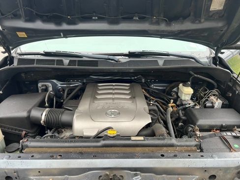 Used 2010 Toyota Tundra Grade 4x4 4dr CrewMax Cab Pick image 16