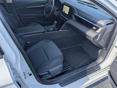 Used 2025 Toyota Camry LE image 12