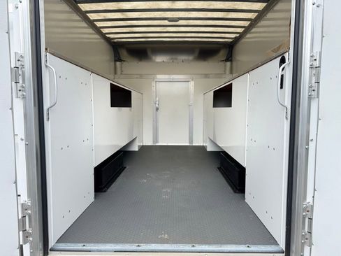 Used 2022 Chevrolet Express 3500 w/ Power Convenience Package RWD image 5