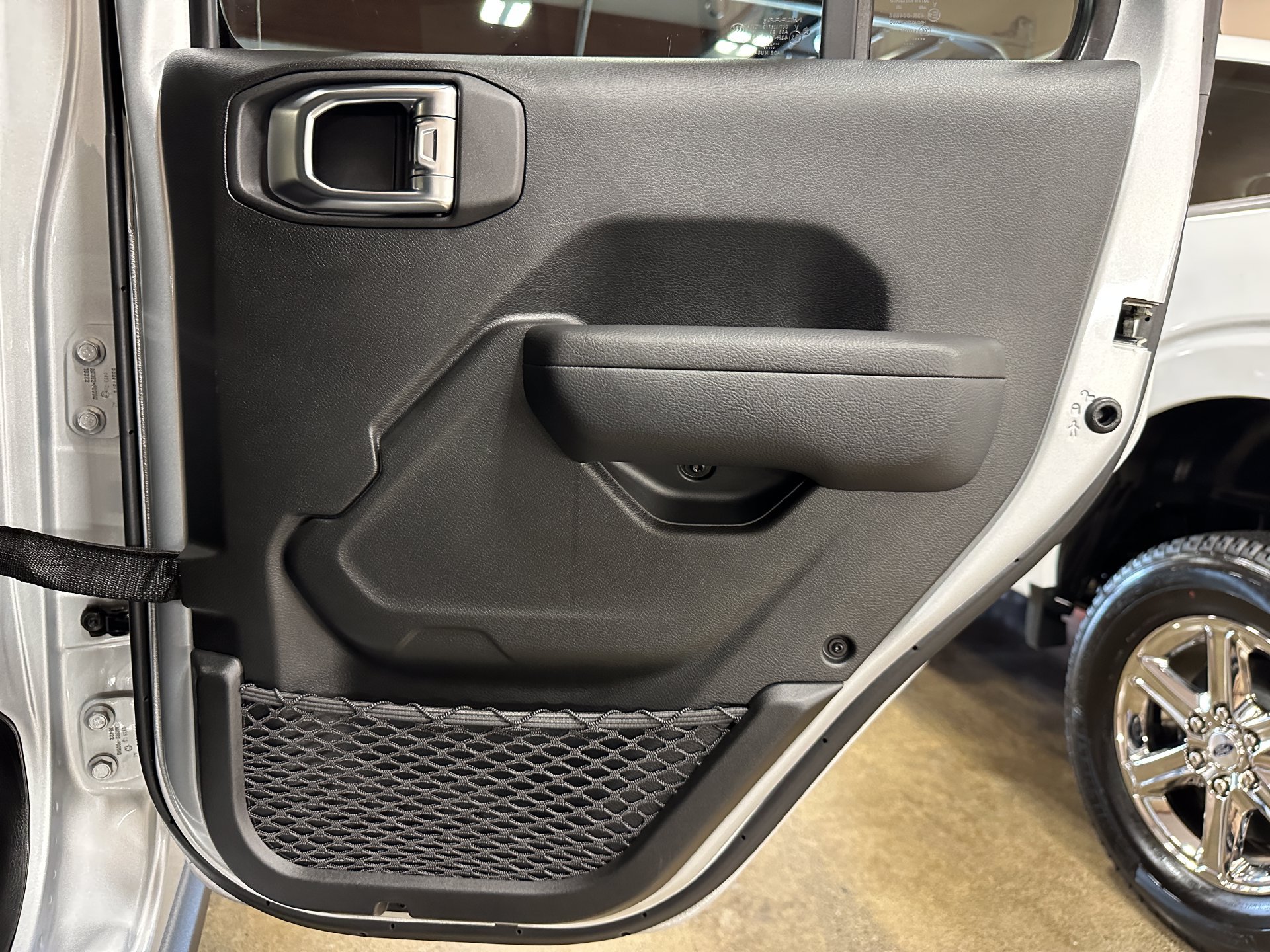 Used 2023 Jeep Wrangler Unlimited AWD/4WD image 25