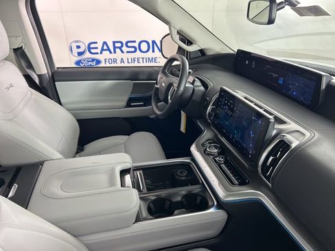 New 2026 Ford Expedition Platinum w/ Driver's Package image 27