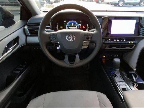 Used 2025 Toyota Camry LE image 6