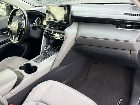 Used 2021 Toyota Venza LE image 20