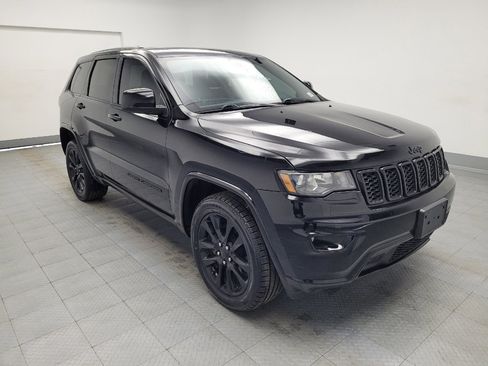 Used 2020 Jeep Grand Cherokee Altitude image 13