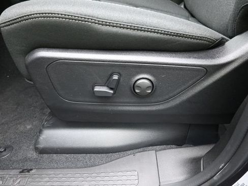 New 2026 RAM 1500 4x4 Crew Cab image 37
