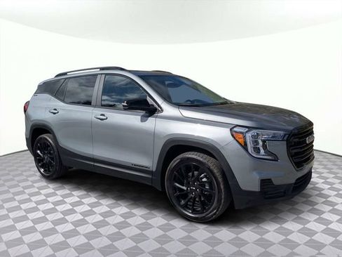 Used 2023 GMC Terrain SLE w/ Driver Convenience Package image 2