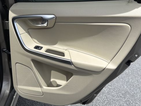 Used 2015 Volvo XC60 T5 Premier w/ Proximity Package FWD image 19