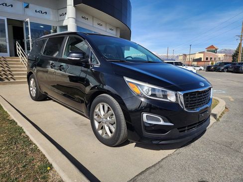 Used 2019 Kia Sedona EX image 3