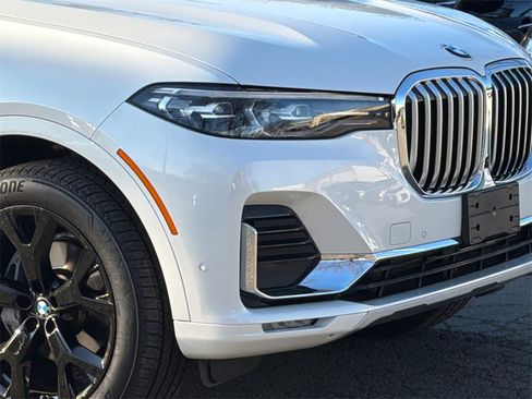 Used 2022 BMW X7 xDrive40i w/ Premium Package image 4