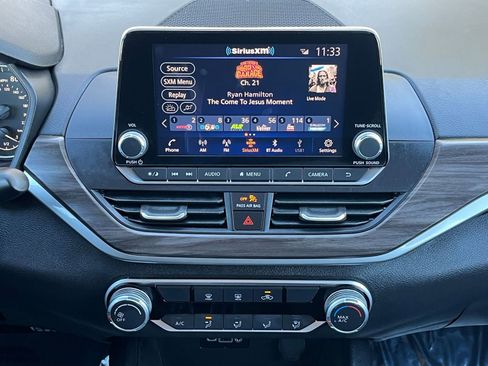 Used 2025 Nissan Altima 2.5 SV image 17