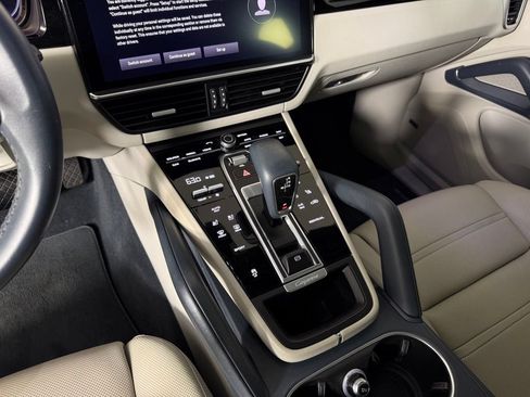 Used 2022 Porsche Cayenne AWD/4WD image 22