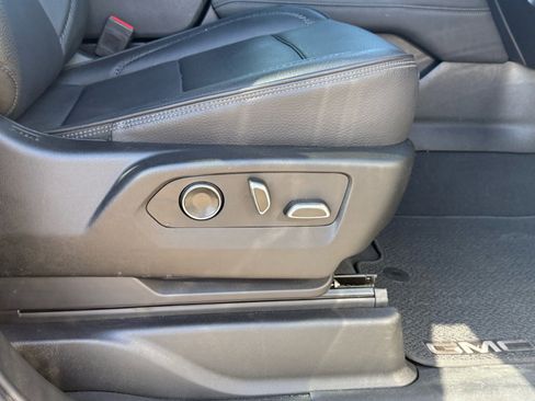 Used 2025 GMC Yukon Denali image 12