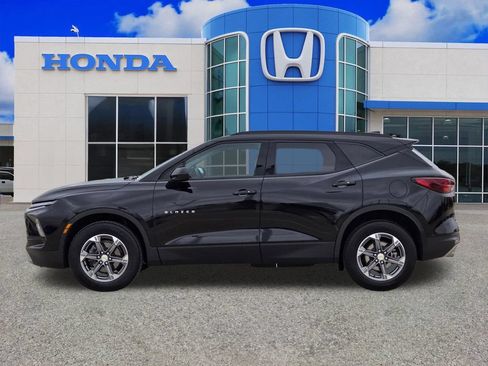 Used 2024 Chevrolet Blazer LT w/ Convenience Package FWD image 3