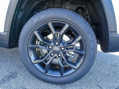 New 2025 Jeep Grand Cherokee Limited AWD/4WD image 9