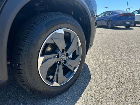 Used 2025 Nissan Rogue SV FWD image 32