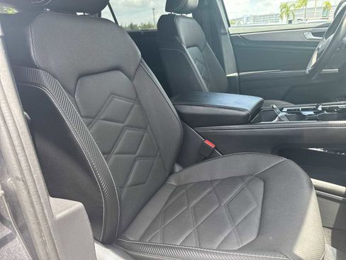 Certified 2024 Volkswagen Atlas Cross Sport SE FWD image 20