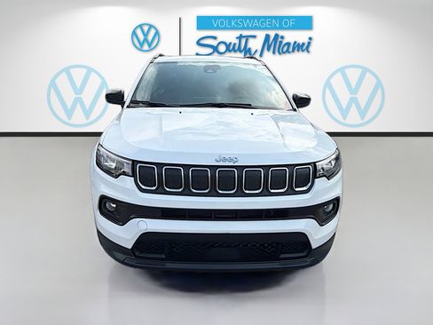 Used 2022 Jeep Compass Latitude w/ Sun and Sound Group FWD image 2