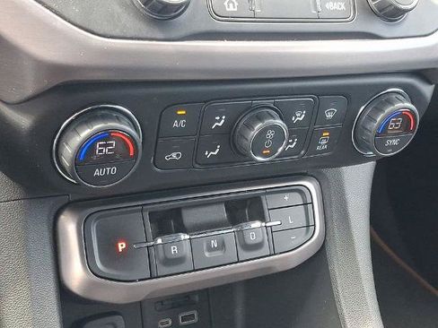 Used 2021 GMC Acadia AT4 AWD/4WD image 17
