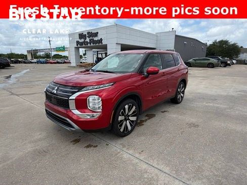 Used 2025 Mitsubishi Outlander SE image 1