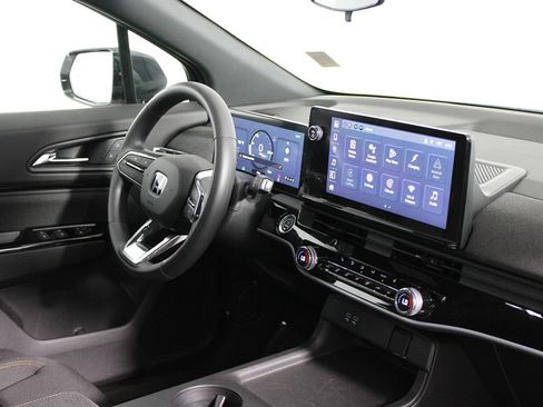 Used 2024 Honda Prologue EX image 12