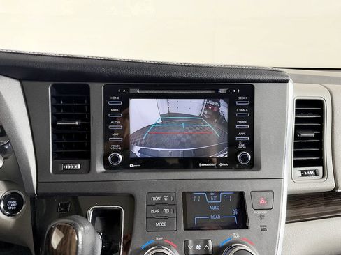 Used 2018 Toyota Sienna XLE w/ XLE Navigation Package AWD/4WD image 70