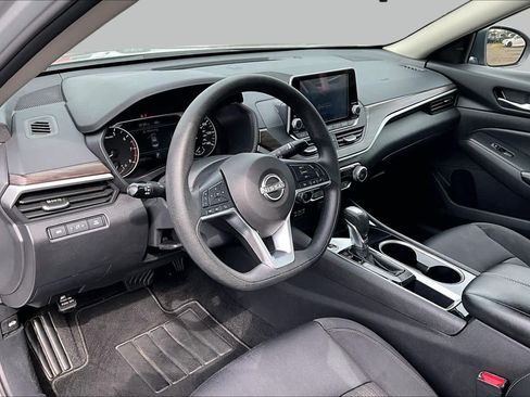 Used 2024 Nissan Altima 2.5 SV FWD image 18