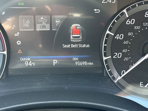 Used 2021 Toyota Highlander XLE FWD image 22