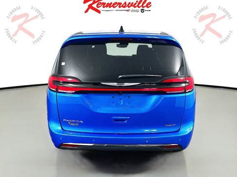 New 2026 Chrysler Pacifica Select image 6