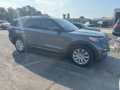 Used 2024 Ford Explorer Limited w/ Limited Technology Package RWD image 1