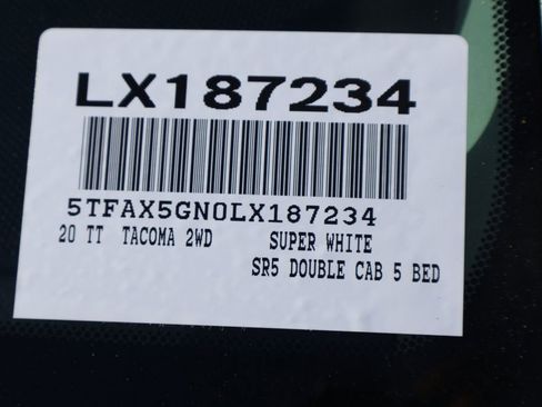 Used 2020 Toyota Tacoma SR5 RWD image 7