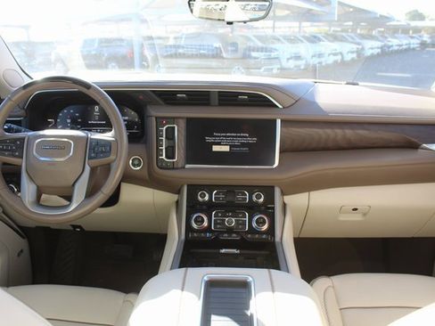 Used 2023 GMC Yukon Denali w/ Denali Reserve Package image 19