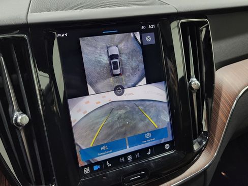 Used 2024 Volvo XC60 B5 Plus image 4