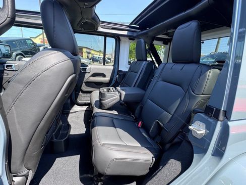 New 2026 Jeep Wrangler Unlimited Sahara AWD/4WD image 15