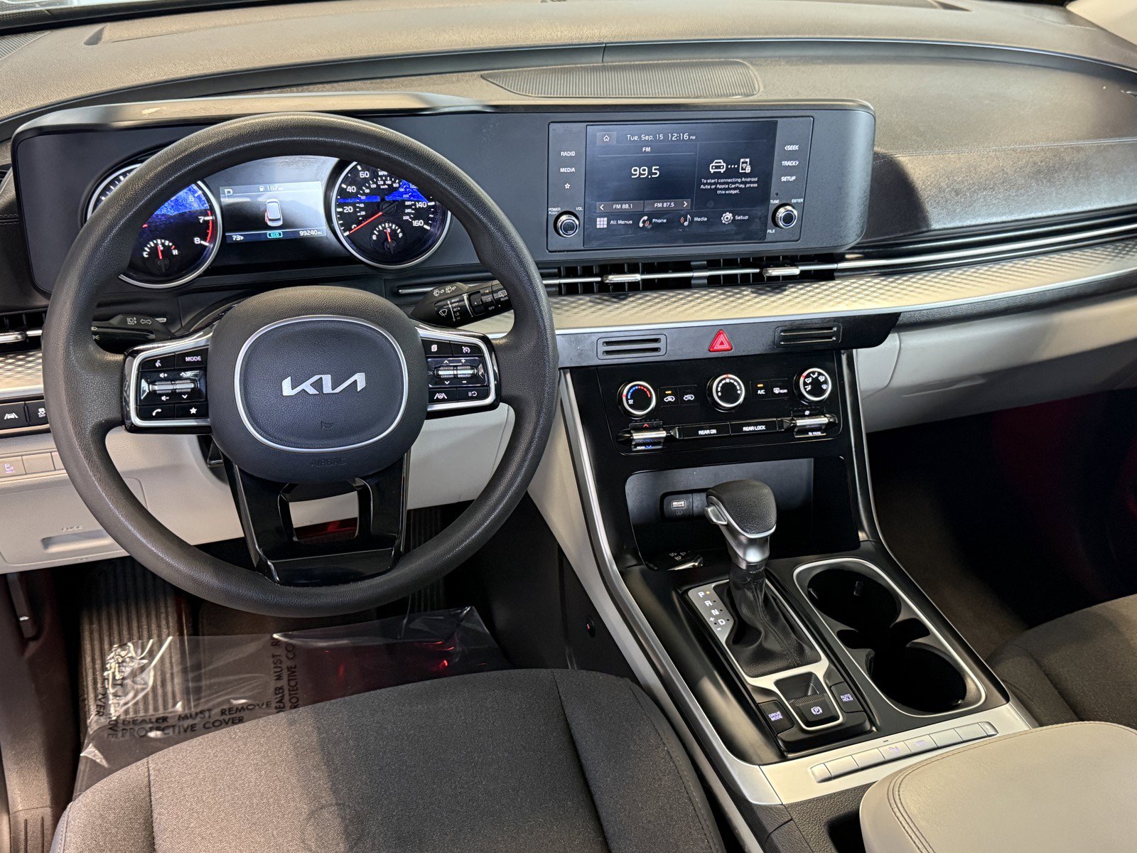 Used 2023 Kia Carnival LX FWD image 18