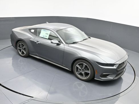 Used 2025 Ford Mustang Coupe image 18