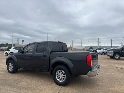 Used 2015 Nissan Frontier SV RWD image 11