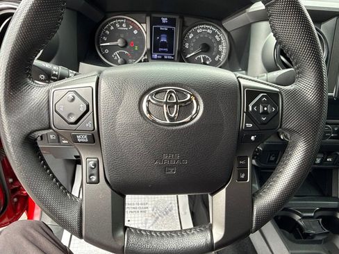 Used 2021 Toyota Tacoma TRD Off-Road w/ Technology Package AWD/4WD image 22