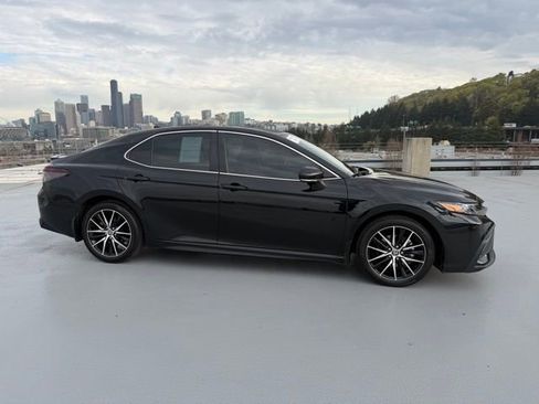 Certified 2023 Toyota Camry SE image 3