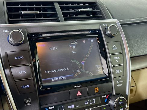 Used 2017 Toyota Camry XLE FWD image 21