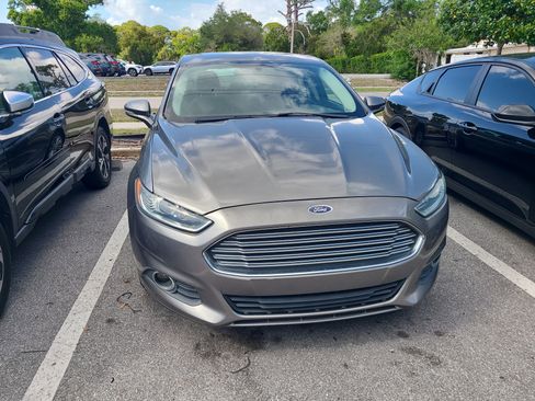 Used 2014 Ford Fusion SE w/ Equipment Group 202A image 3