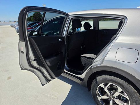 Used 2022 Kia Sportage LX AWD/4WD image 15