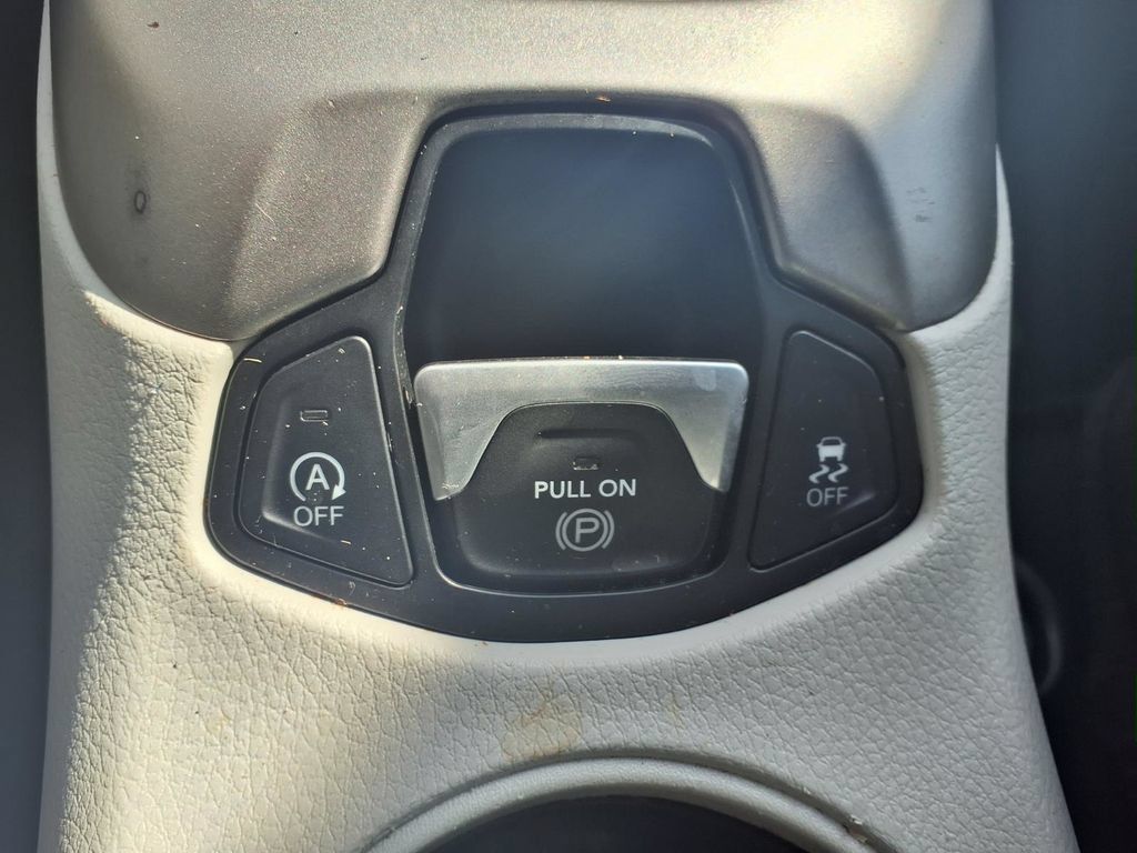 Used 2018 Jeep Compass Latitude w/ Popular Equipment Group FWD image 10