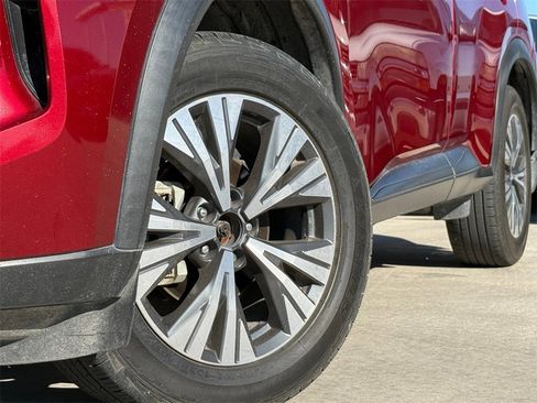 Used 2023 Nissan Rogue SV w/ SV Premium Package image 2