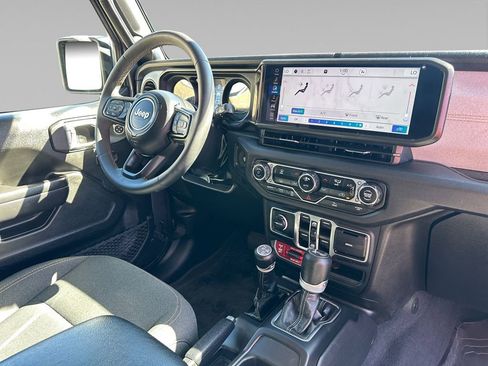 Used 2024 Jeep Wrangler Unlimited image 19