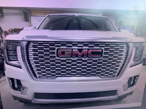 Used 2022 GMC Yukon XL Denali w/ Max Trailering Package image 5