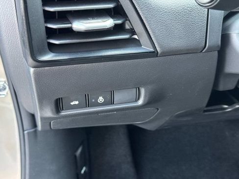 New 2027 Nissan Sentra SV w/ SV Convenience Package FWD image 23