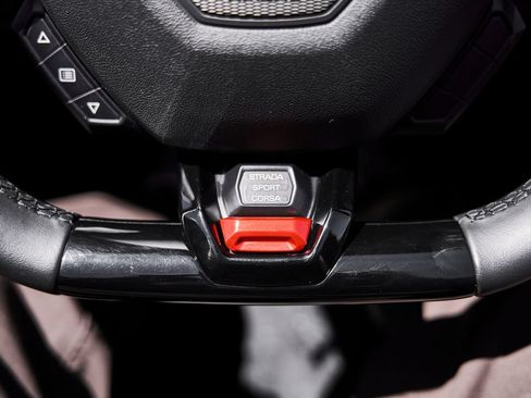 Used 2023 Lamborghini Huracan EVO RWD image 49