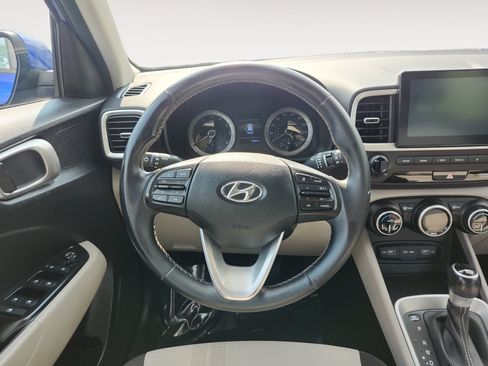 Used 2022 Hyundai Venue SEL FWD image 12